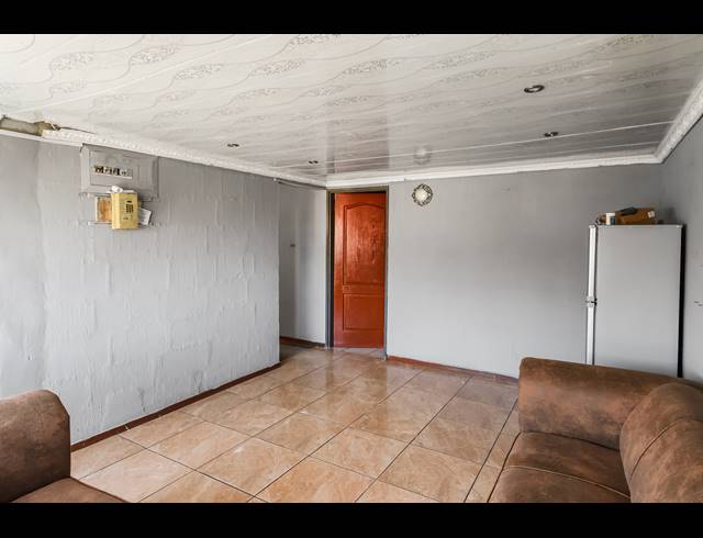 2 BEDROOM HOUSE FOR SALE IN BUFFALO FLATS